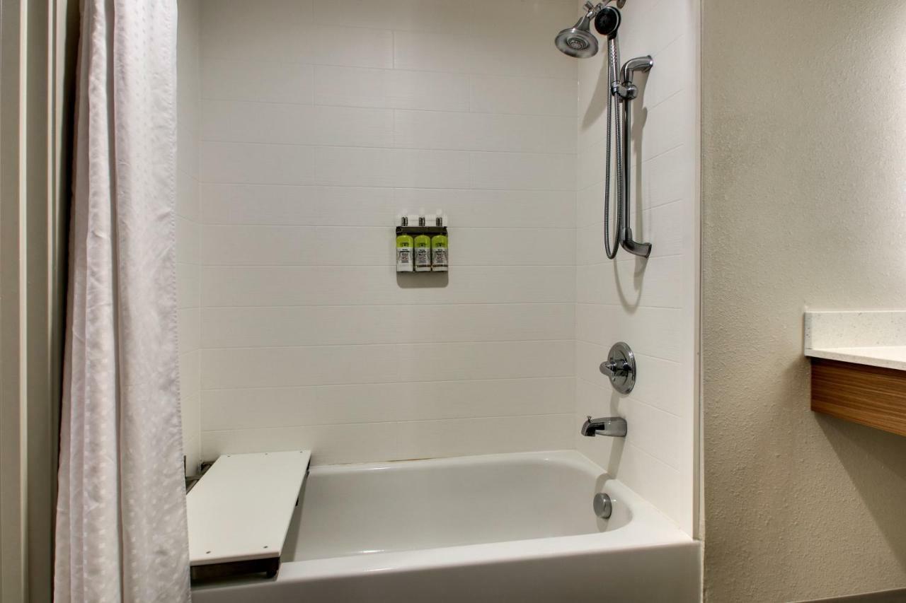 Queen Room with Two Queen Beds - Hearing Accessible,1281739897:JPEG